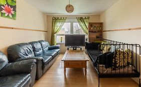 Edinburgh City Centre Aishia/Sakina Apartment